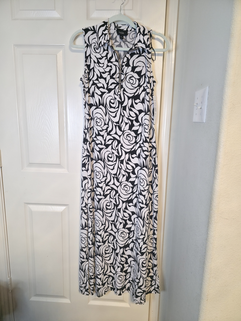 MSK Black & White Floral Zip-Front Maxi Dress With Side Splits. Size Small
